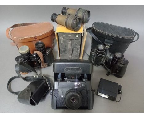 A box of vintage cameras and binoculars to include a Comet 355 bluestar, box camera and Prinz binoculars etc. 