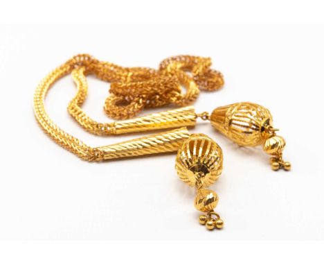 INDIAN YELLOW GOLD DROP NECKLACE,  the two-piece necklace terminating with lantern design drops, 74cms long, stamped ‘916’, 4