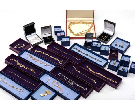 ASSORTED 9CT GOLD JEWELLERY, including rings, earrings, necklaces, bracelets, pendants etc., gross wt. 226.51g approx, togeth