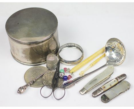 A George V circular silver box and hinged cover, Sheffield 1919, 7.5cm diameter, with a silver sifter spoon, three mother of 