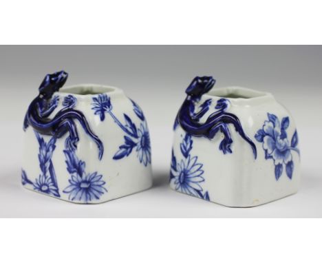 A pair of Royal Worcester inkwells, date code for 1878, each  printed in blue and white with a lizard surmount, green printed
