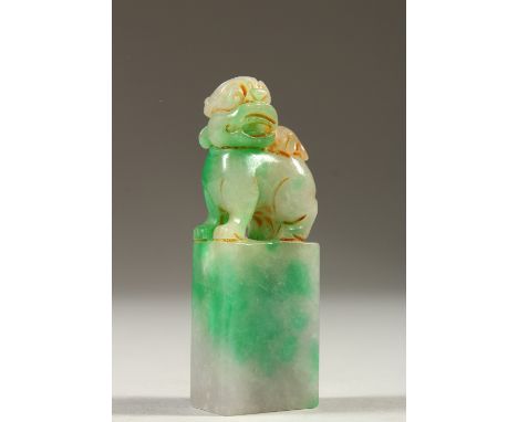 A SMALL JADE DOG OF FO SEAL. 7cms high.