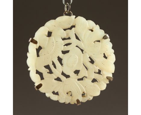 A CHINESE PIERCED AND ENGRAVED JADE PENDANT.