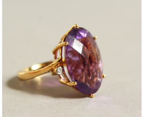 A 14CT GOLD AND AMETHYST RING.