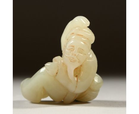 A SMALL WHITE JADE CARVING OF A SAGE. 6cms high.