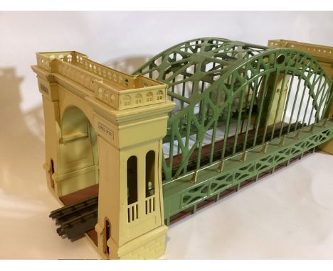 Lional MTH USA Large scale Hellgate Bridge ref 300 model &nbsp;in early green cream livery issue 27&rdquo; x 14 and 11.5&rdqu
