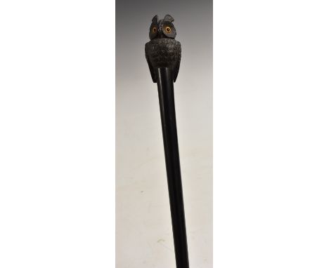 An early 20th century novelty walking cane, the pommel as an owl, the detachable head enclosing a snuff box or bonbonniere, 8