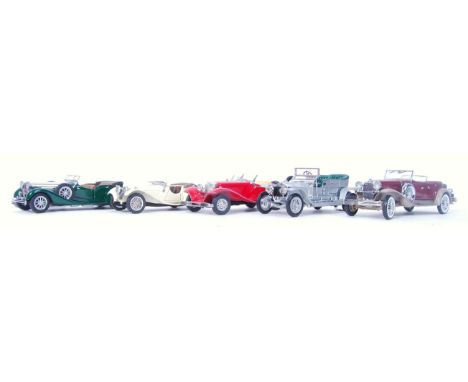 A collection of 5x Franklin Mint 1:24 scale precision diecast model cars. Comprising: 1930 Duesenberg, 1935 Mercedes Benz, 19