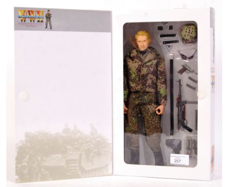 A Dragon ' WWII ' series made military 1:6 scale precision model action figure ' Hugo Rheinhardt ' 70782. Incredibly detailed