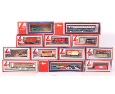 A collection of 12x assorted vintage Lima Models 00 gauge railway trainset rolling stock items - to include various wagons, c