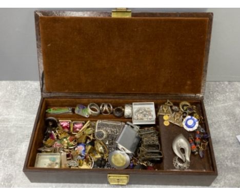 Box containing a large quantity of vintage costume jewellery, cufflinks, brooches etc