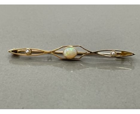 Antique ladies 15ct gold opal and pearl brooch 2.7g