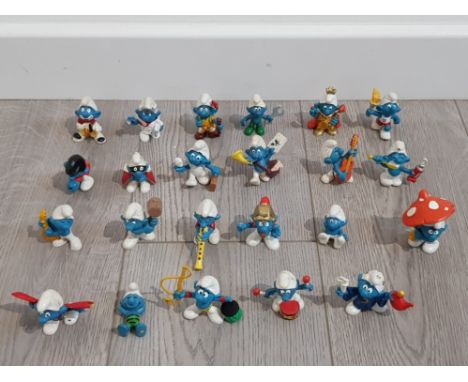 24 vintage smurf figures