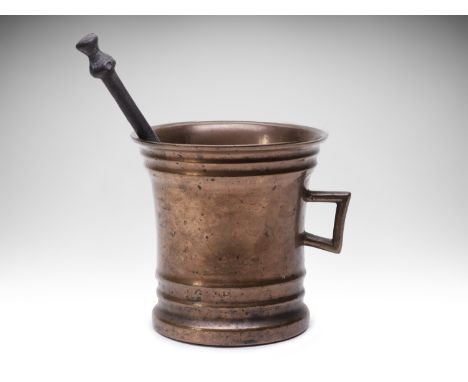 MORTAR WITH PESTLE/MORSER | CENTRAL EUROPE | 18TH CENTURY | 18th century | 12 x 12 cm (height x diameter) | Bronze | Provenan