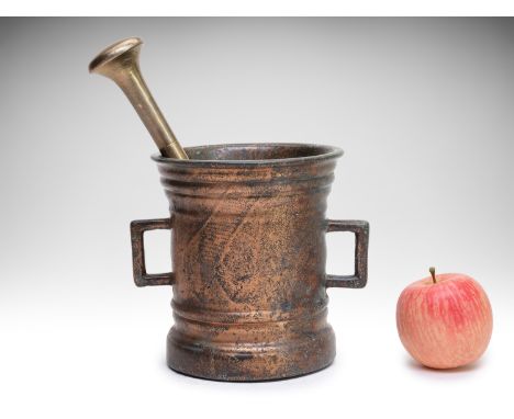 MORTAR WITH PESTLE/MORSER | CENTRAL EUROPE | 18TH CENTURY | 18th century | 17 x 15 cm (height x diameter) | Bronze | Provenan