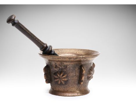 MORTAR WITH PESTLE/MORSER | CENTRAL EUROPE | 18TH CENTURY | 18th century | 8 x 12 cm (height x diameter) | Bronze | Provenanc