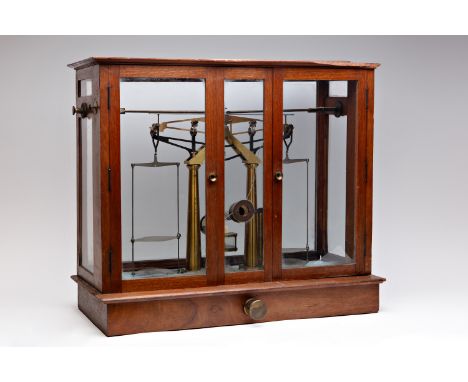 PHARMACY/APOTHECARY/MEDICAL BALANCE SCALES | FRANCE | Around year 1930 | 55 x 64 x 28 cm (height x width x depth) | Wooden gl