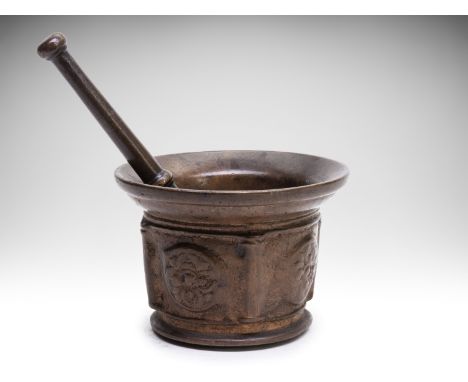 MORTAR WITH PESTLE/MORSER | CENTRAL EUROPE | TURN OF THE 17TH AND 18TH CENTURY | Turn of the 17th and 18th century | 9 x 13 c