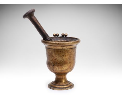 MORTAR WITH PESTLE/MORSER | CENTRAL EUROPE | 19TH CENTURY | 19th century | 13 x 10 cm (height x diameter) | Brass | Provenanc