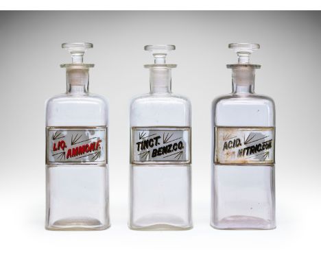 LOT OF 3 PHARMACY/APOTHECARY/MEDICAL JARS | ENGLAND | First half of the 20th century | 26 cm (height) | Clear glass, painted 