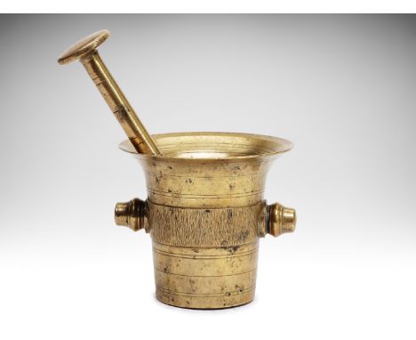 MORTAR WITH PESTLE/MORSER | CENTRAL EUROPE | 20TH CENTURY | 20th century | 12 x 10 cm (height x diameter) | Brass | Provenanc