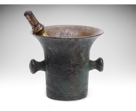 MORTAR WITH PESTLE/MORSER | CENTRAL EUROPE | 20TH CENTURY | 20th century | 10 x 11 cm (height x diameter) | Bronze | Provenan