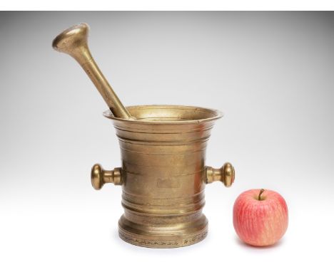 MORTAR WITH PESTLE/MORSER | CENTRAL EUROPE | 19TH CENTURY | 19th century | 16 x 16 cm (height x diameter) | Brass | Provenanc