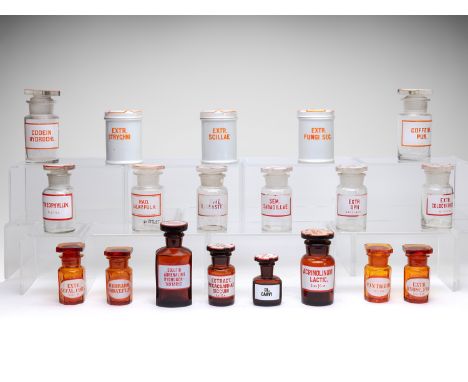 LOT OF 18 PHARMACY/APOTHECARY/MEDICAL JARS | EUROPE | 20th century | 14 - 18 cm (height) | Glass and porcelain, printed label