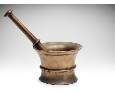 MORTAR WITH PESTLE/MORSER | CENTRAL EUROPE | 18TH CENTURY | 18th century | 9 x 13 cm (height x diameter) | Bronze | Provenanc