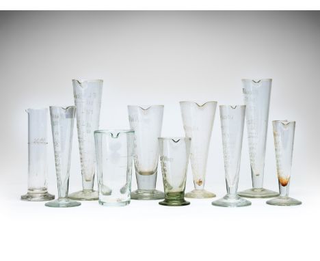 LOT OF 10 PHARMACY/APOTHECARY/MEDICAL MEASURING CUPS | WESTERN EUROPE | 19th and 20th century | 9 - 17,5 cm (height) | Clear 
