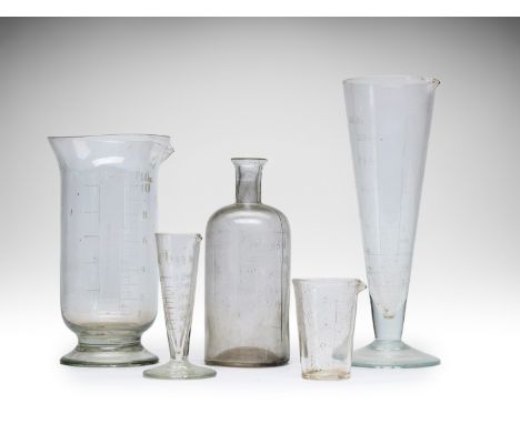 LOT OF 5 PHARMACY/APOTHECARY/MEDICAL CONTAINERS | ENGLAND | 20th century | 19 cm (height) | Clear glass | Provenance: private