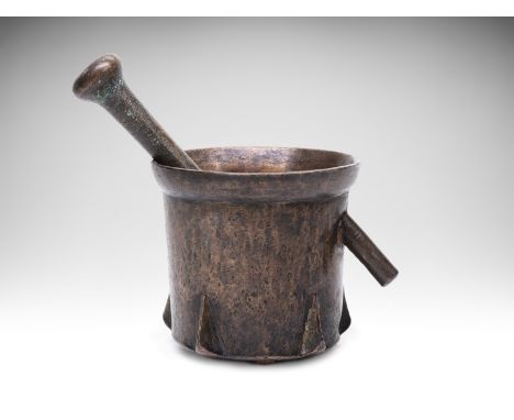 MORTAR WITH PESTLE/MORSER | CENTRAL EUROPE | 16TH CENTURY | 16th century | 10 x 11 cm (height x diameter) | Bronze | Provenan