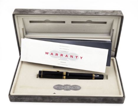Parker, Duofold Centennial penna stilografica nera con pennino placcato in oro 18 carati 585. Simbolo della freccia riportato