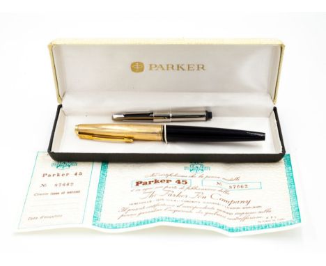 Parker, penna stilografica 45 n. 87662 laminata in oro 12 carati con carica e cartucce. Astuccio originale e certificato d'or
