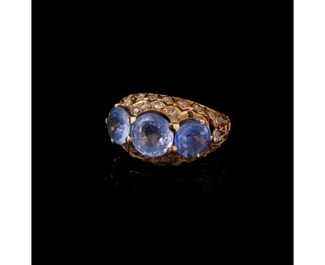 A ringGoldSet with 3 round cut sapphires and rose cut diamondsLisbon hallmark (1938-1984) and goldsmith's mark José Barata Si