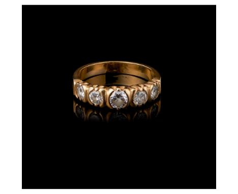 A ringGold 800/000Set with 5 brilliant cut diamonds totalling approximately 1,15 ct.Oporto hallmark (1985-2020) and goldsmith