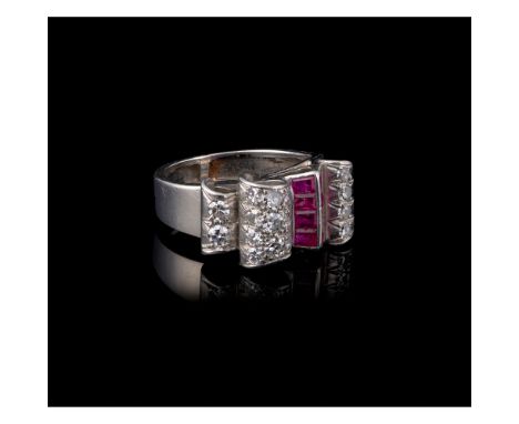 An Art Deco  ringPlatinum 900/000Set with calibrated rubies and 16 8/8 cut diamonds totalling approximately 0,60 ct.Early-20t