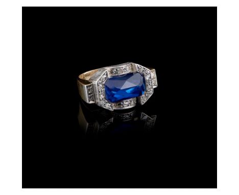 An Art Deco style ringGold and silverSet with one synthetic sapphire and rose cut diamondsUnmarkedMed.: 18 (EU)7,8 g