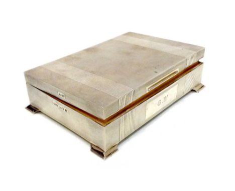 MID-20TH CENTURY SILVER CIGAR BOX, maker Henry Clifford David, Birmingham 1962, engine turned exterior, with initialled front