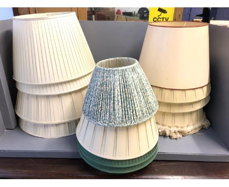 Qty of lamp shades 