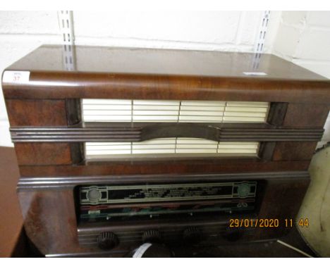 VINTAGE WALNUT REGENTONE RADIO