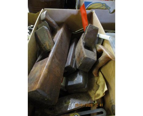BOX CONTAINING MIXED VINTAGE PLANES, WOOD WORKING TOOLS ETC