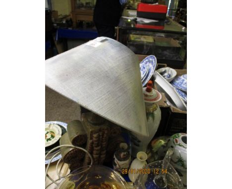 TABLE LAMP WITH STUDIO POTTERY TYPE BASE, 27CM HIGH