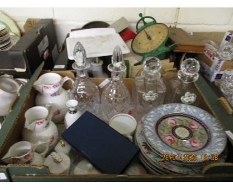 BOX CONTAINING MIXED PLATES, COALPORT CAUGHLEY MASK HEAD SET OF THREE JUGS, DECANTERS ETC