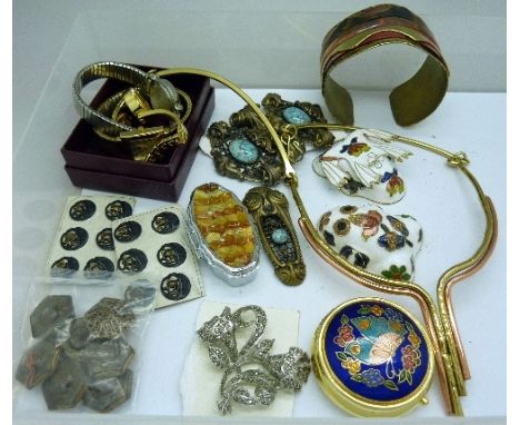 Three vintage handbags, jewellery, two trinket boxes, etc.