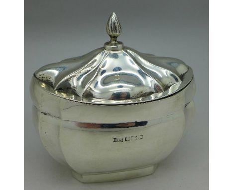 A silver Walker and Hall tea caddy, Sheffield 1921, weight 128g