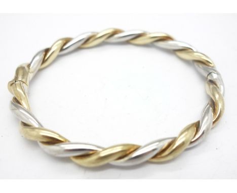 A 9ct gold bangle, weight 14g