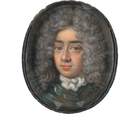 Nordeuropäisch -- um 1700/1720. Miniatur Portrait eines jungen Mannes mit grau gepuderter Allongeperücke, in Harnisch und gek