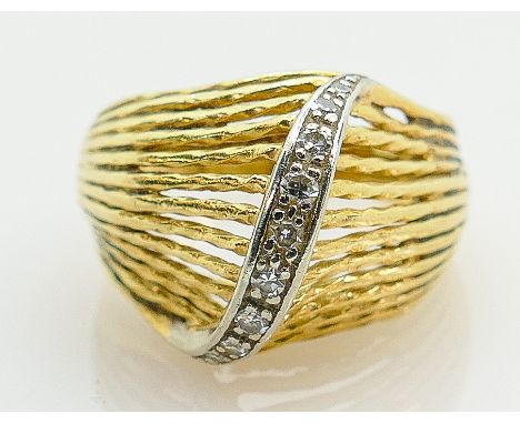 18ct gold hallmarked diamond cluster designer style ring: Size K, weight 7.7g. 