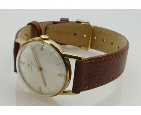 9ct mens Hamilton manual wristwatch: Leather strap.